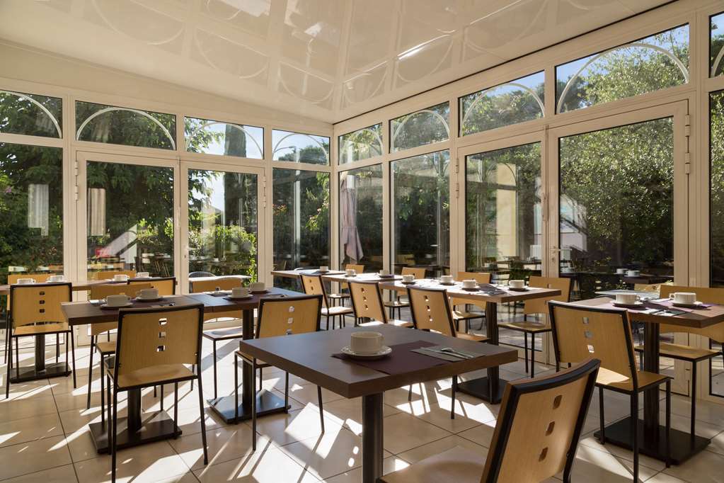 Hotel Henri IV Coutras 便利设施 照片
